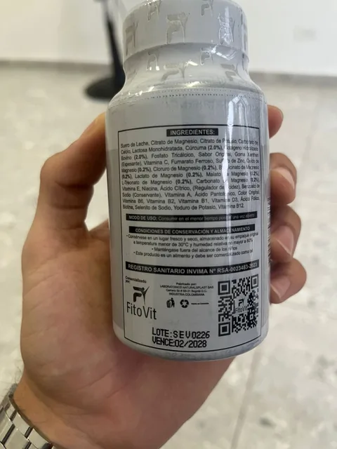 Foto real de Magnesium 7 FitoVit, con su etiqueta de ingredientes y registro INVIMA